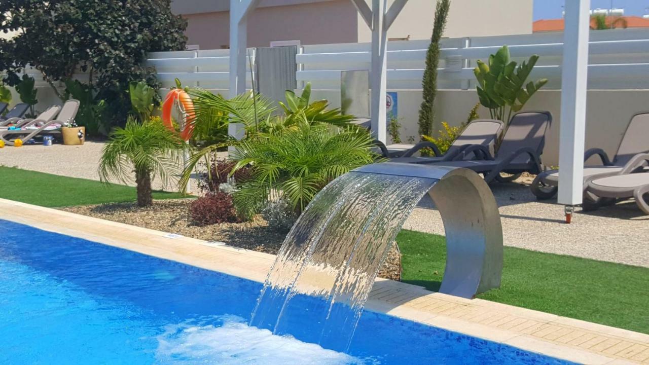 ♥ Sunny&Cozy Family Apartment ★ Walk To The Beach☼ باراليمني المظهر الخارجي الصورة